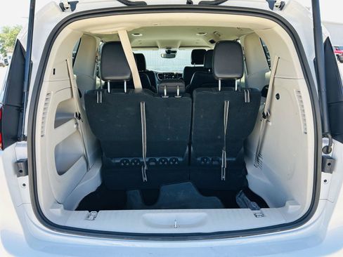 Used 2024 Chrysler Pacifica Touring-L FWD image 28
