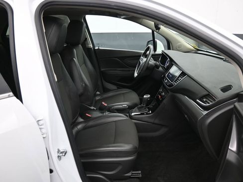 Used 2021 Buick Encore Preferred w/ Safety Package II AWD/4WD image 24