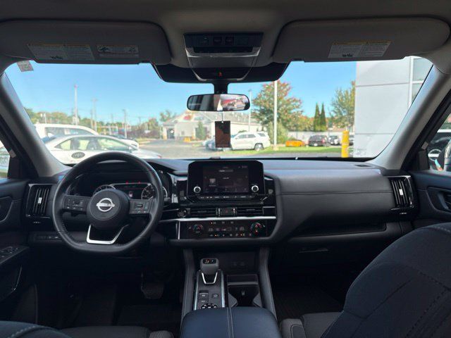 Used 2025 Nissan Pathfinder SV w/ SV Premium Package AWD/4WD image 29
