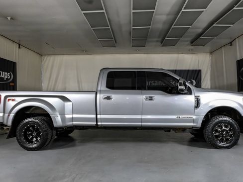 Used 2021 Ford F350 XLT w/ XLT Premium Package AWD/4WD image 5
