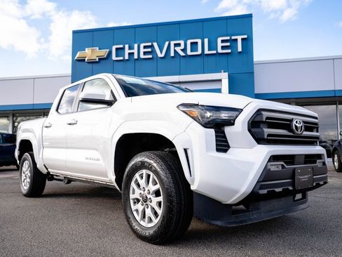 Used 2025 Toyota Tacoma SR5 AWD/4WD image 1