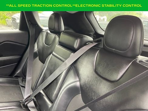 Used 2019 Jeep Cherokee Latitude Plus FWD image 12