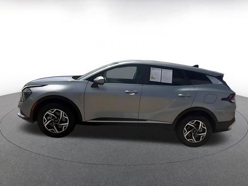 Used 2024 Kia Sportage LX image 9