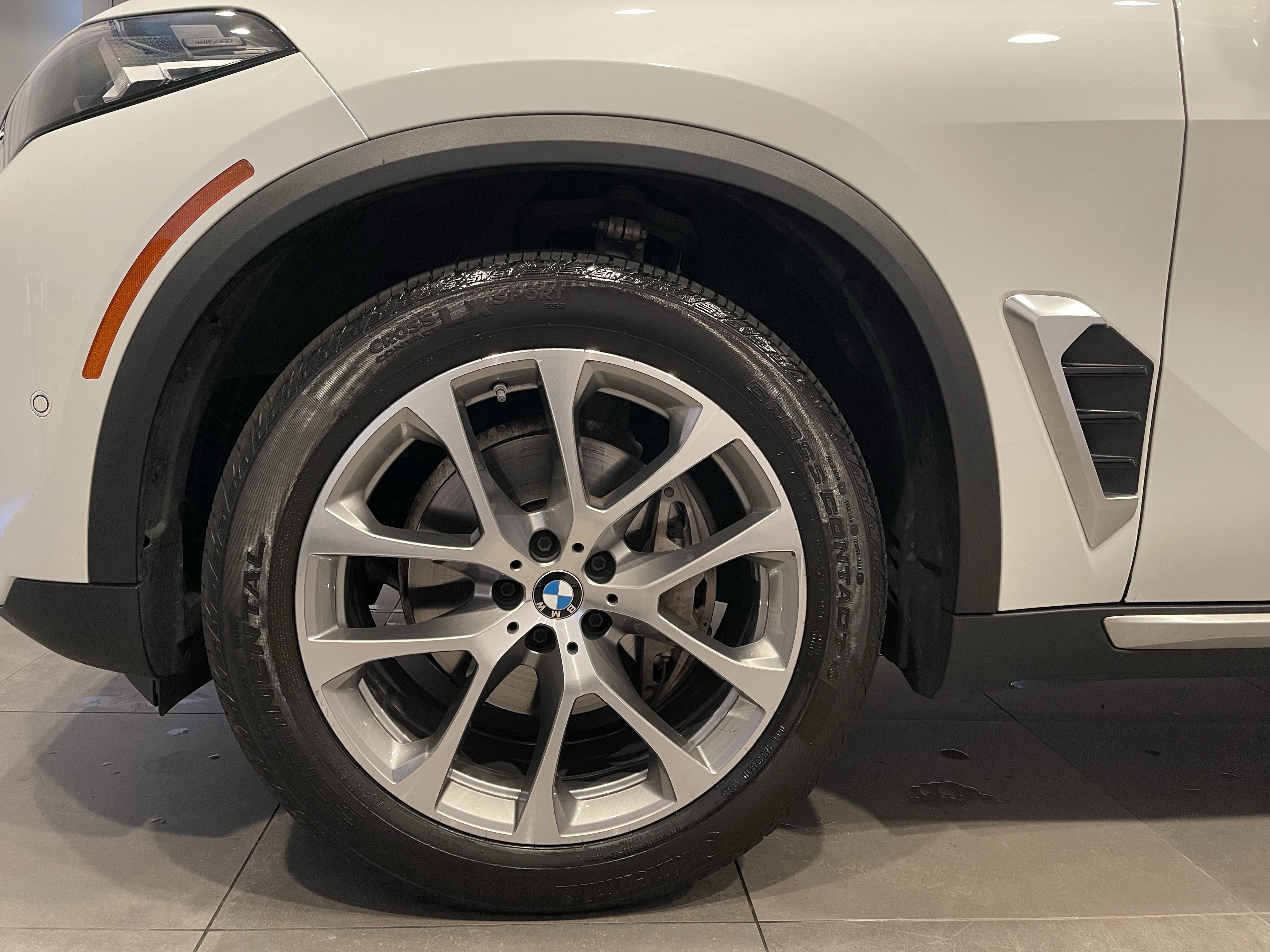 Certified 2024 BMW X5 xDrive40i w/ Parking Assistance Package AWD/4WD image 7