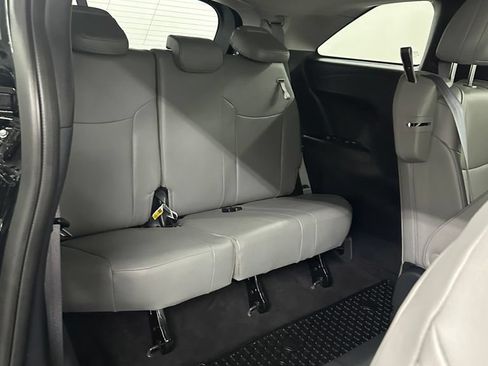 Used 2025 Toyota Sienna XLE FWD image 34