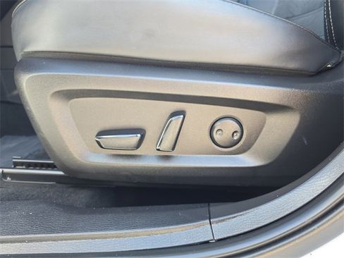 Used 2024 Mitsubishi Outlander SE Black Edition image 16