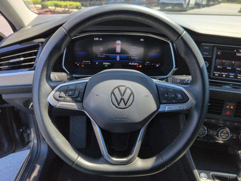 Used 2023 Volkswagen Jetta SE FWD image 18