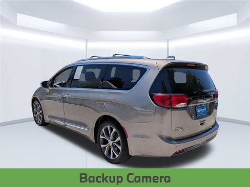 Used 2017 Chrysler Pacifica Limited FWD image 3