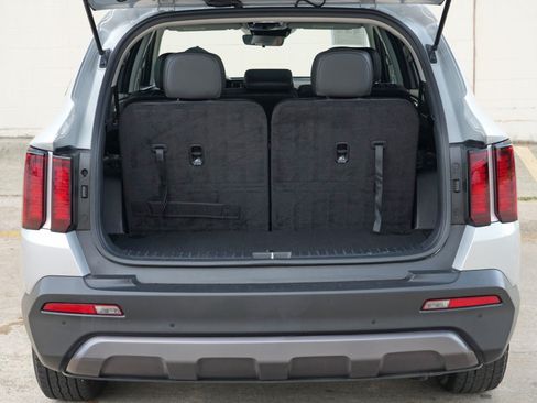Used 2022 Kia Sorento S w/ Panoramic Sunroof Package AWD/4WD image 9