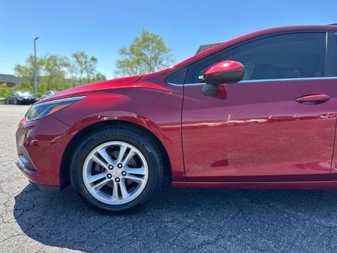 Used 2017 Chevrolet Cruze LT FWD image 12