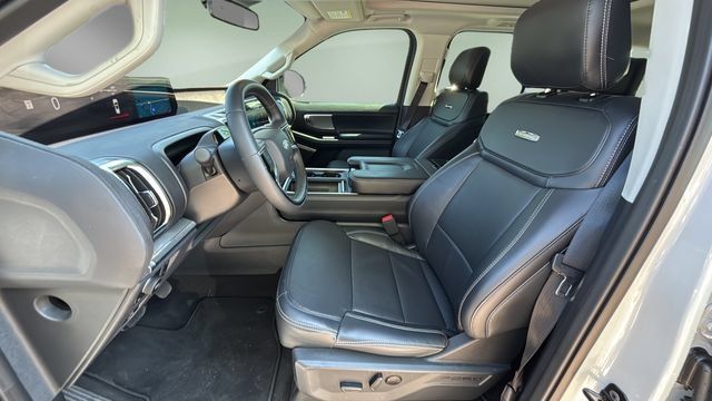Used 2025 Ford Expedition Platinum w/ Driver's Package AWD/4WD image 18