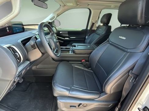 Used 2025 Ford Expedition Platinum w/ Driver's Package AWD/4WD image 18