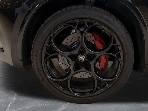 Used 2023 Alfa Romeo Stelvio Quadrifoglio image 53