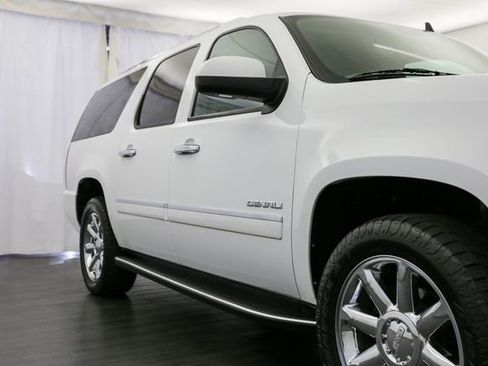 Used 2011 GMC Yukon XL Denali AWD/4WD image 36