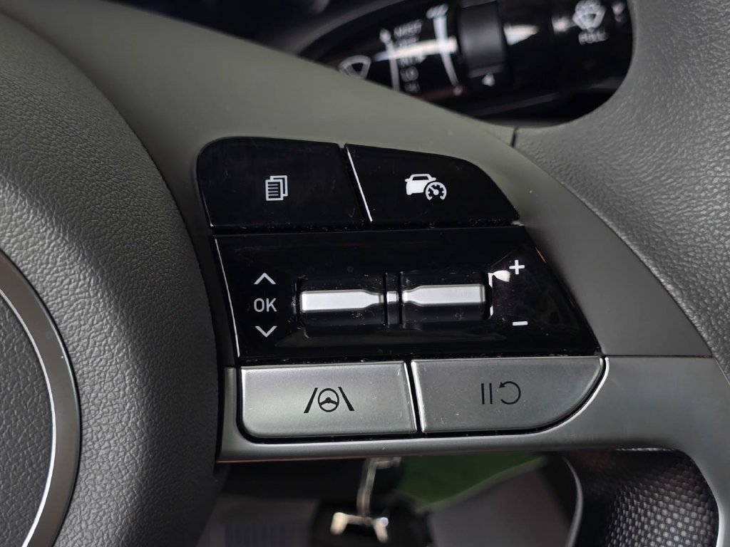 Used 2024 Hyundai Elantra SE FWD image 18
