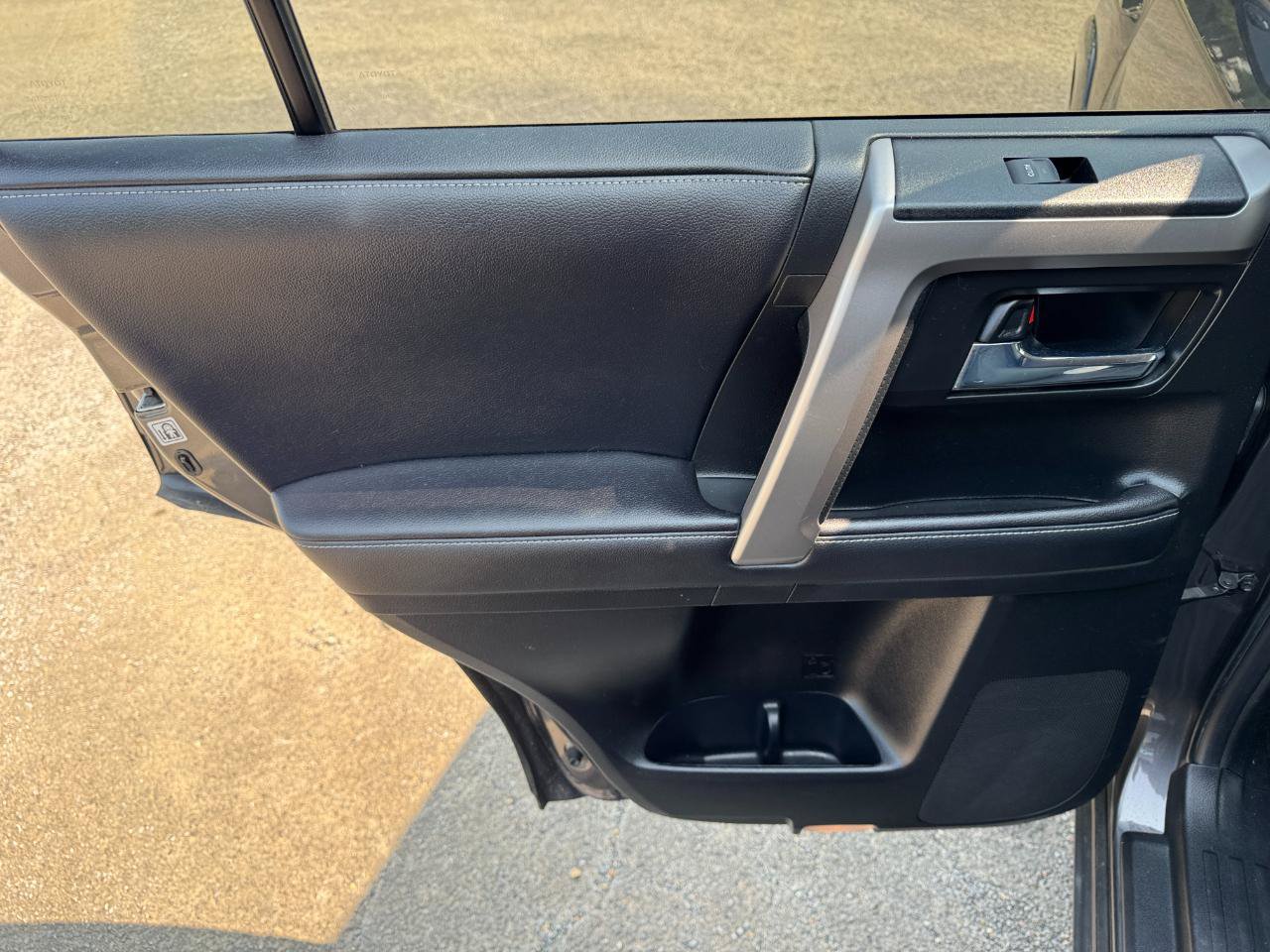 Used 2017 Toyota 4Runner SR5 Premium RWD image 16