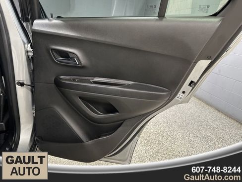 Used 2022 Chevrolet Trax LS w/ Tint and Cruise Package image 18