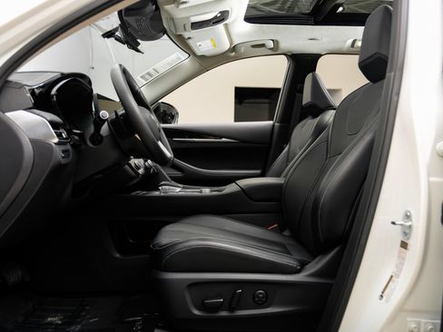 Used 2025 INFINITI QX60 Pure FWD image 4