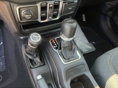 New 2025 Jeep Gladiator Sport image 26