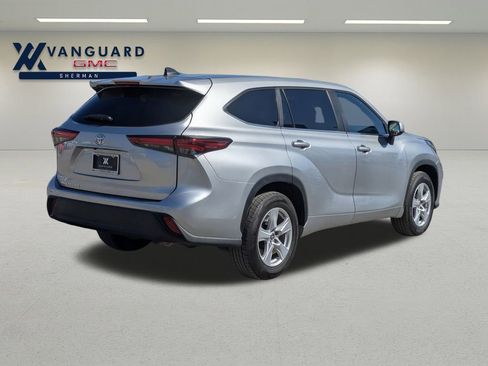 Used 2023 Toyota Highlander L image 8