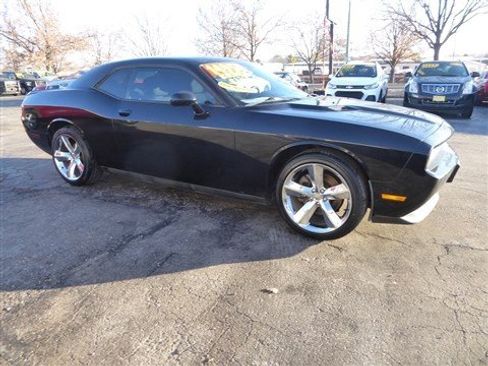 Used 2013 Dodge Challenger SXT w/ Super Sport Group image 5