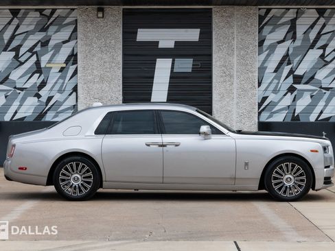 Used 2023 Rolls-Royce Phantom Sedan w/ The Phantom Package image 22