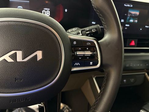 Used 2025 Kia Carnival image 21