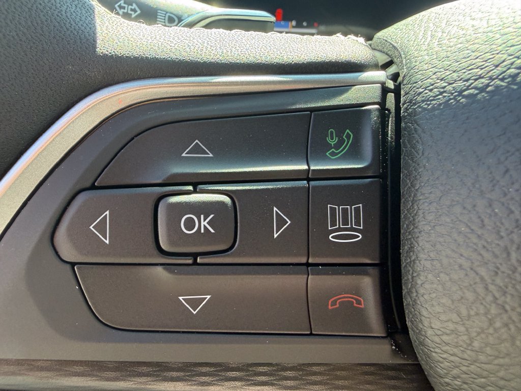 New 2027 Jeep Grand Cherokee Laredo RWD image 19