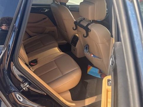Used 2018 Porsche Macan image 12