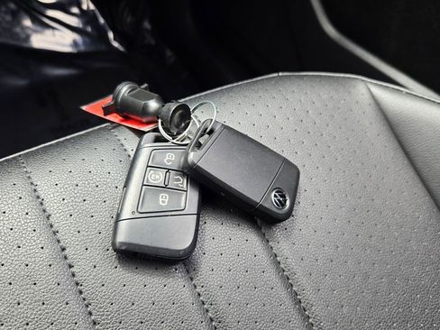 Certified 2023 Volkswagen Tiguan SE image 18