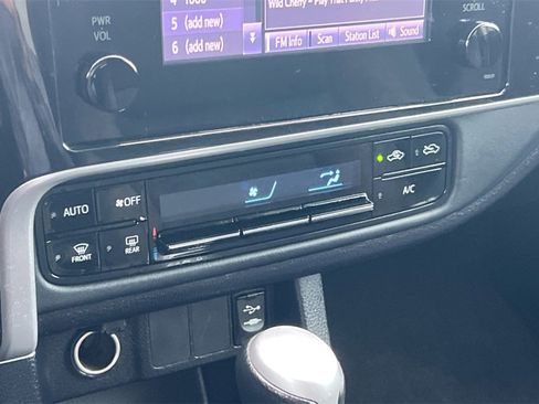 Certified 2018 Toyota Corolla LE image 21