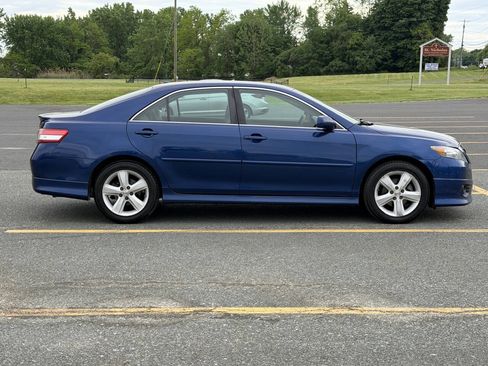 Used 2010 Toyota Camry SE FWD image 6