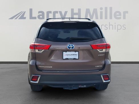 Used 2017 Toyota Highlander Limited image 4