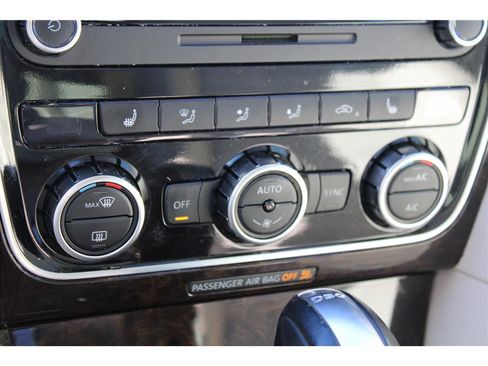 Used 2014 Volkswagen Passat TDI SEL Premium image 25