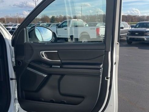 New 2025 Ford Expedition Max Platinum w/ Stealth Performance Package image 34