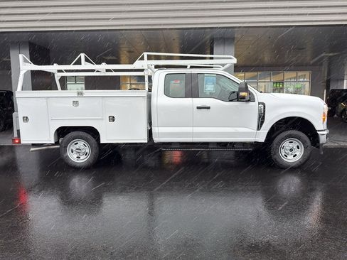 New 2026 Ford F250 XL w/ XL Chrome Package image 3