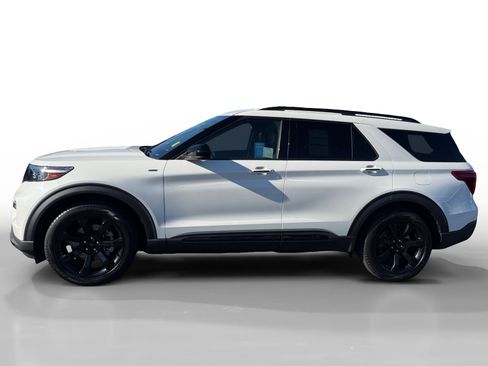 Certified 2022 Ford Explorer ST-Line w/ Class IV Trailer Tow Package RWD image 2