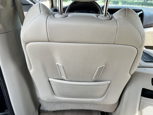 Used 2017 Cadillac Escalade Luxury RWD image 40