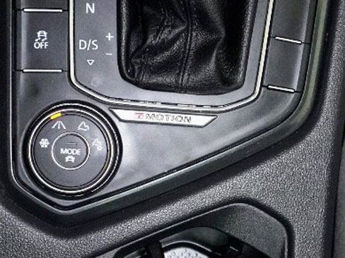 Used 2018 Volkswagen Tiguan SEL image 24