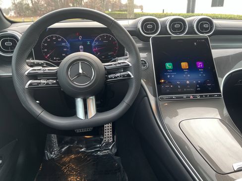 Used 2025 Mercedes-Benz GLC 300 4MATIC image 30