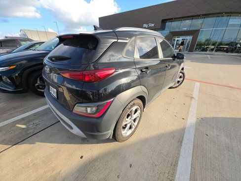 Used 2023 Hyundai Kona SEL FWD image 3