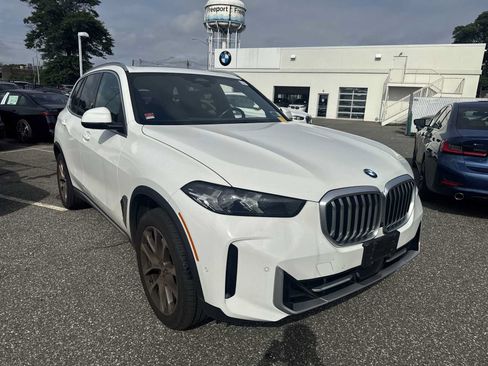 Used 2024 BMW X5 xDrive40i w/ Parking Assistance Package AWD/4WD image 2