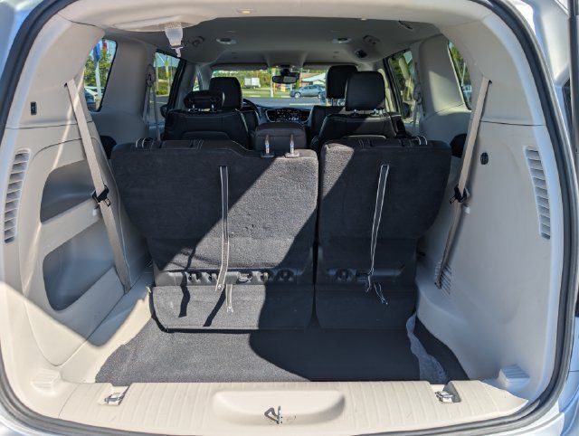 Used 2024 Chrysler Pacifica Touring-L FWD image 21