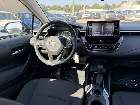 Used 2021 Toyota Corolla LE FWD image 25