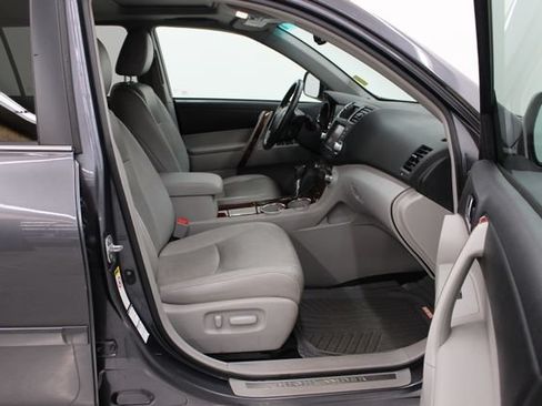 Used 2012 Toyota Highlander Limited w/ Tow Pkg AWD/4WD image 57