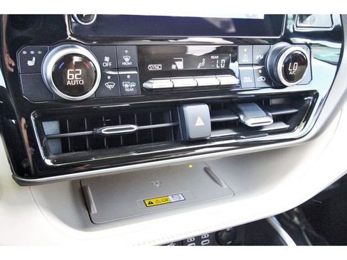 Used 2023 Toyota Highlander XLE image 26