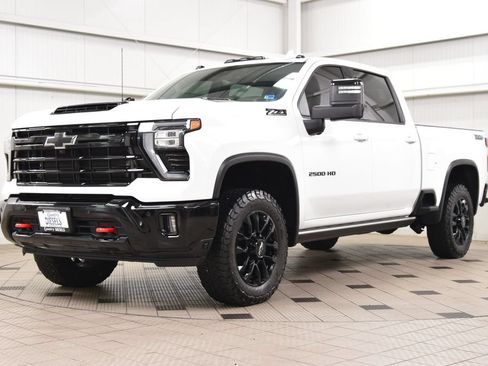 Used 2025 Chevrolet Silverado 2500 LTZ w/ LTZ Plus Package AWD/4WD image 3