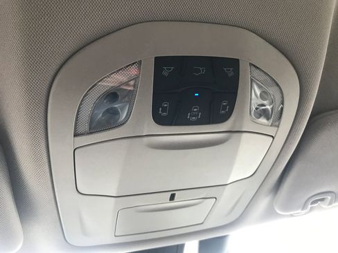 Used 2018 Chrysler Pacifica Touring-L image 30