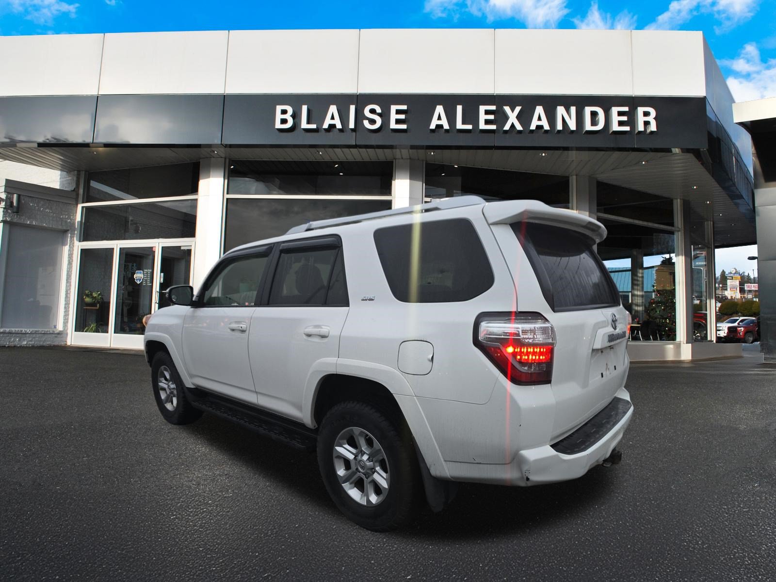 Used 2018 Toyota 4Runner SR5 Premium AWD/4WD image 5