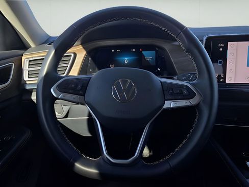 Used 2025 Volkswagen Atlas SE image 29